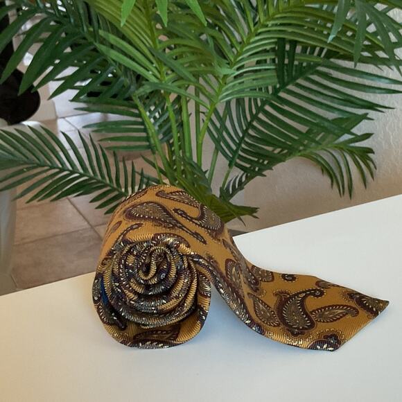 T. Harris London Mens One Size Paisley Pattern Tie - Picture 2 of 6